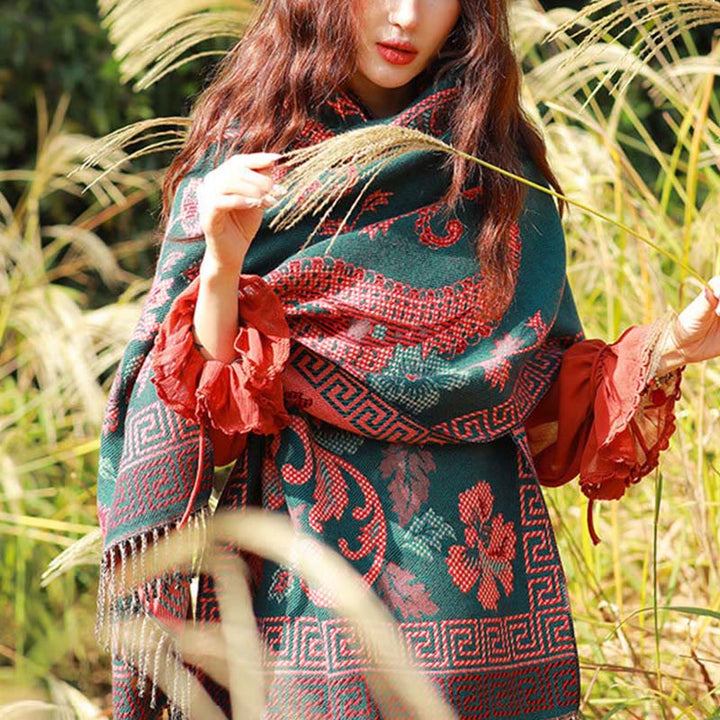 BWOOOH Jacquard Ethnic Paisley Plants Pattern Tassel Soft