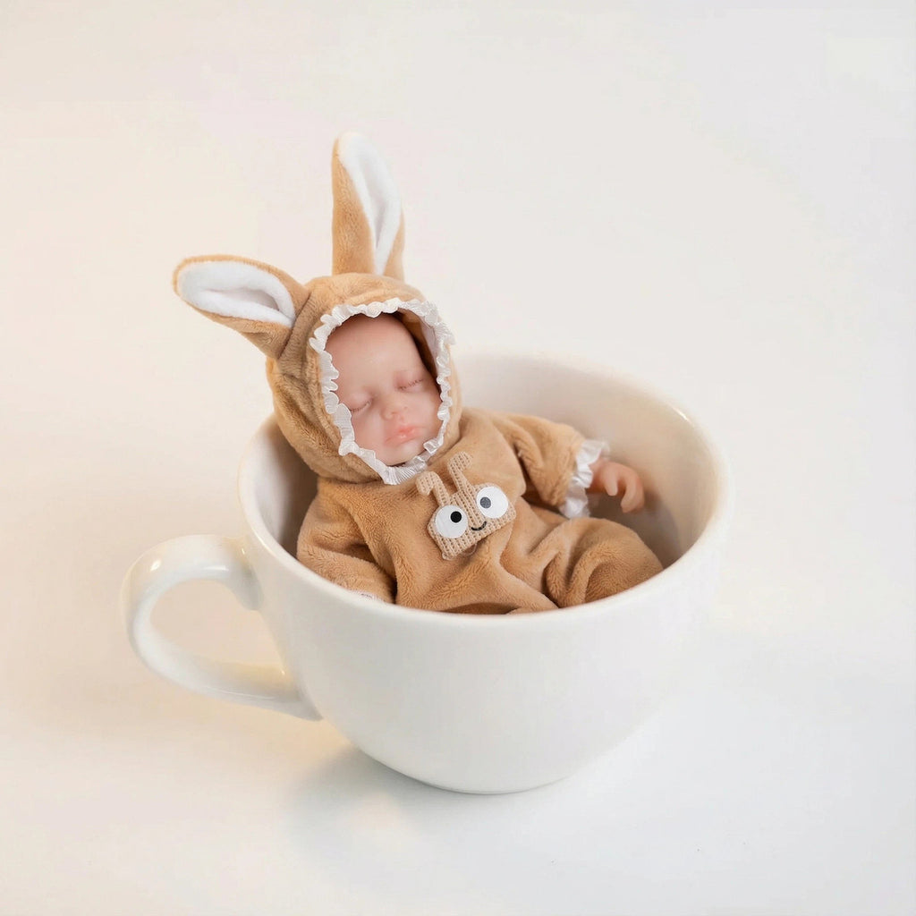 6-inch Realistic Rebirth Doll - Gentle Little Princess Zoe: A heartwarming and comforting doll made entirely of solid silicone and submerged in water.