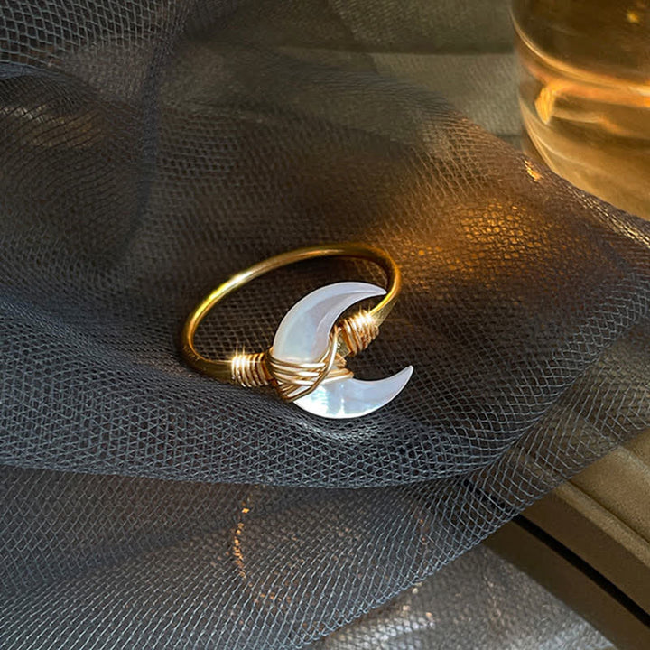 BWOOOH Natural Tridacna Stone Moon 14K Gold Blessing Ring