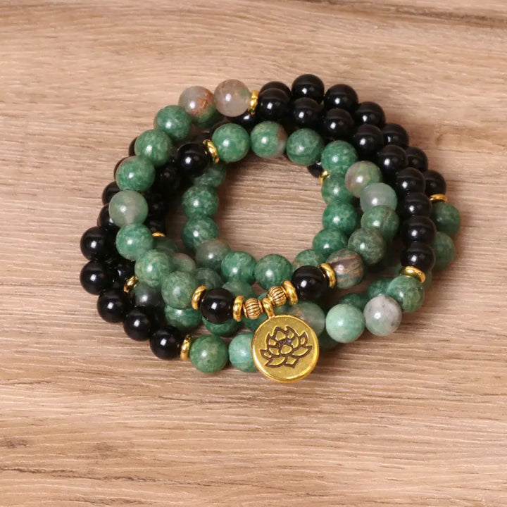 BWOOOH 108-bead natural Green Agate and Black Onyx mala healing bracelet, featuring 8mm polished beads. Handcrafted unisex meditation accessory, perfect for spiritual balance and focused mindfulness practice.