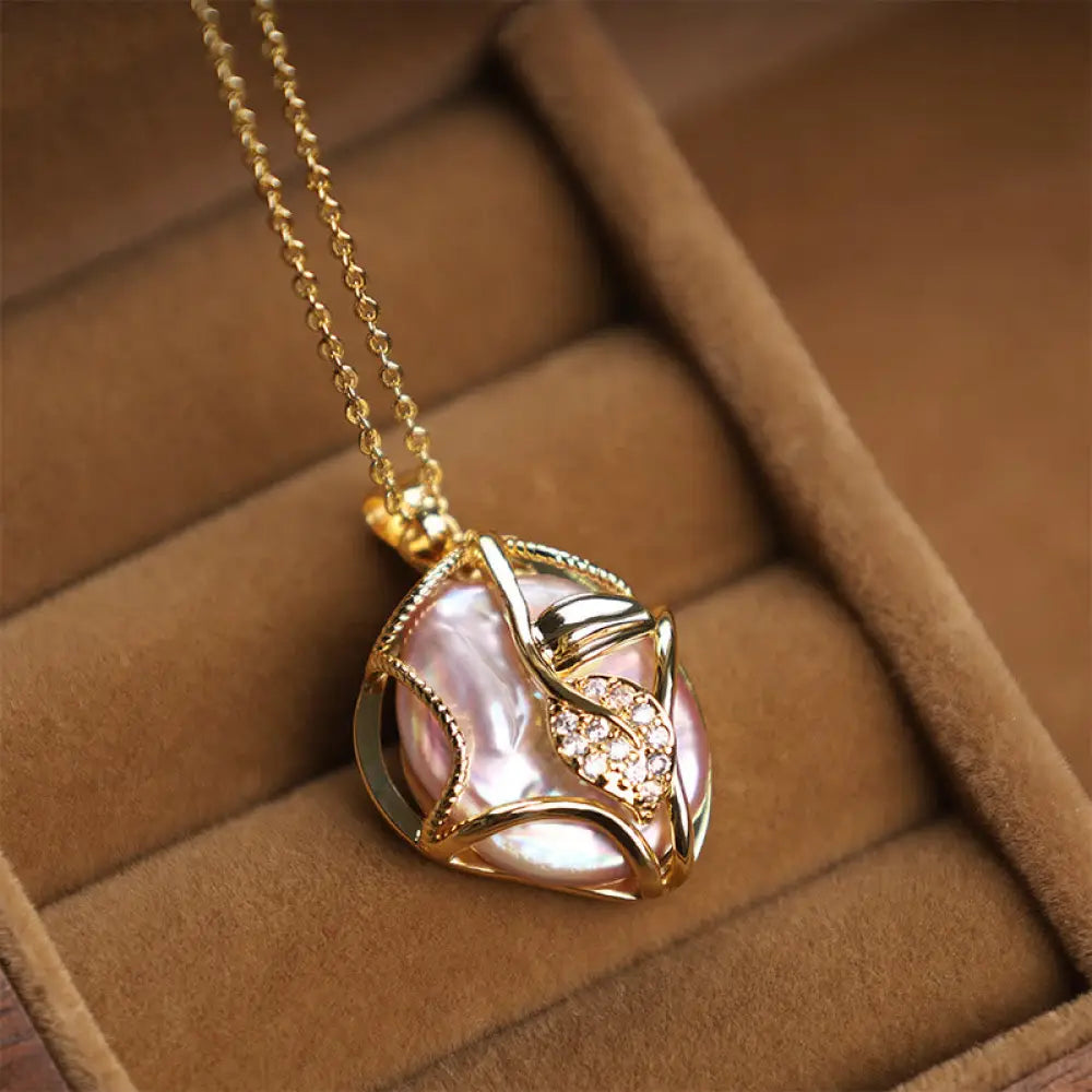 BWOOOH 18K Gold Plated Copper Natural Baroque Pearl Flower Sincerity Necklace Pendant
