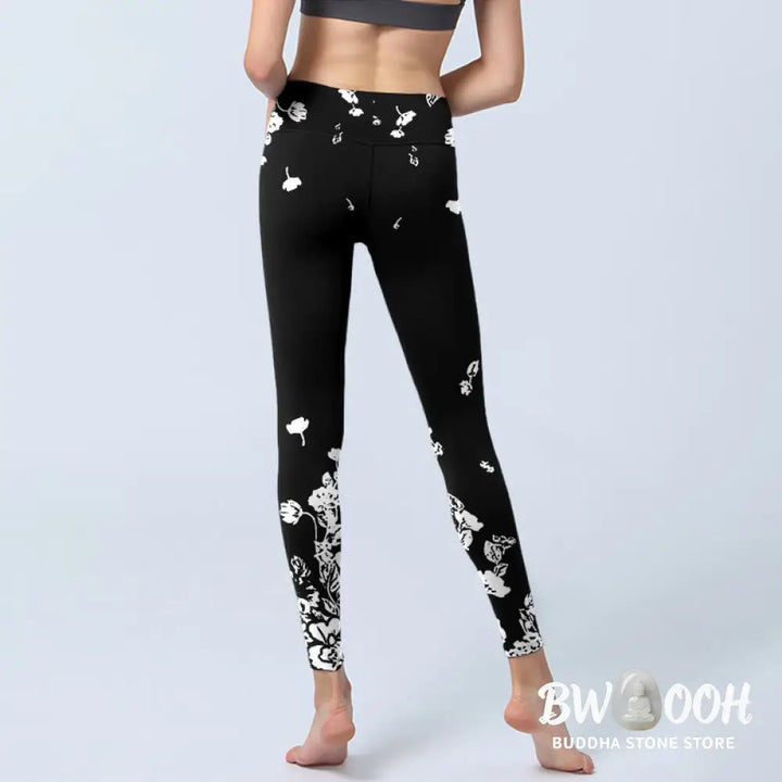 BWOOOH printed yoga leggings - Black Scattered Petals Print Gym Legging