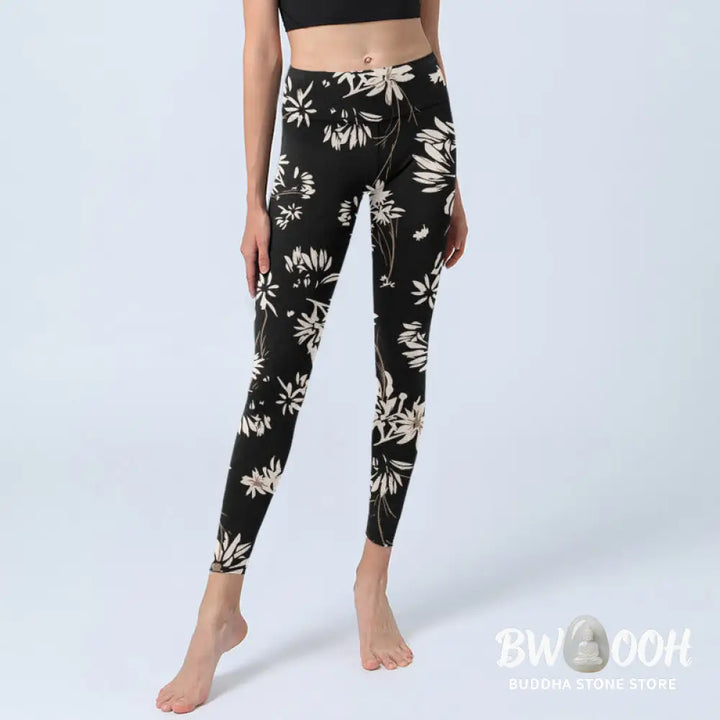 BWOOOH printed yoga leggings - Black White Petals Pattern Print Gym Leg