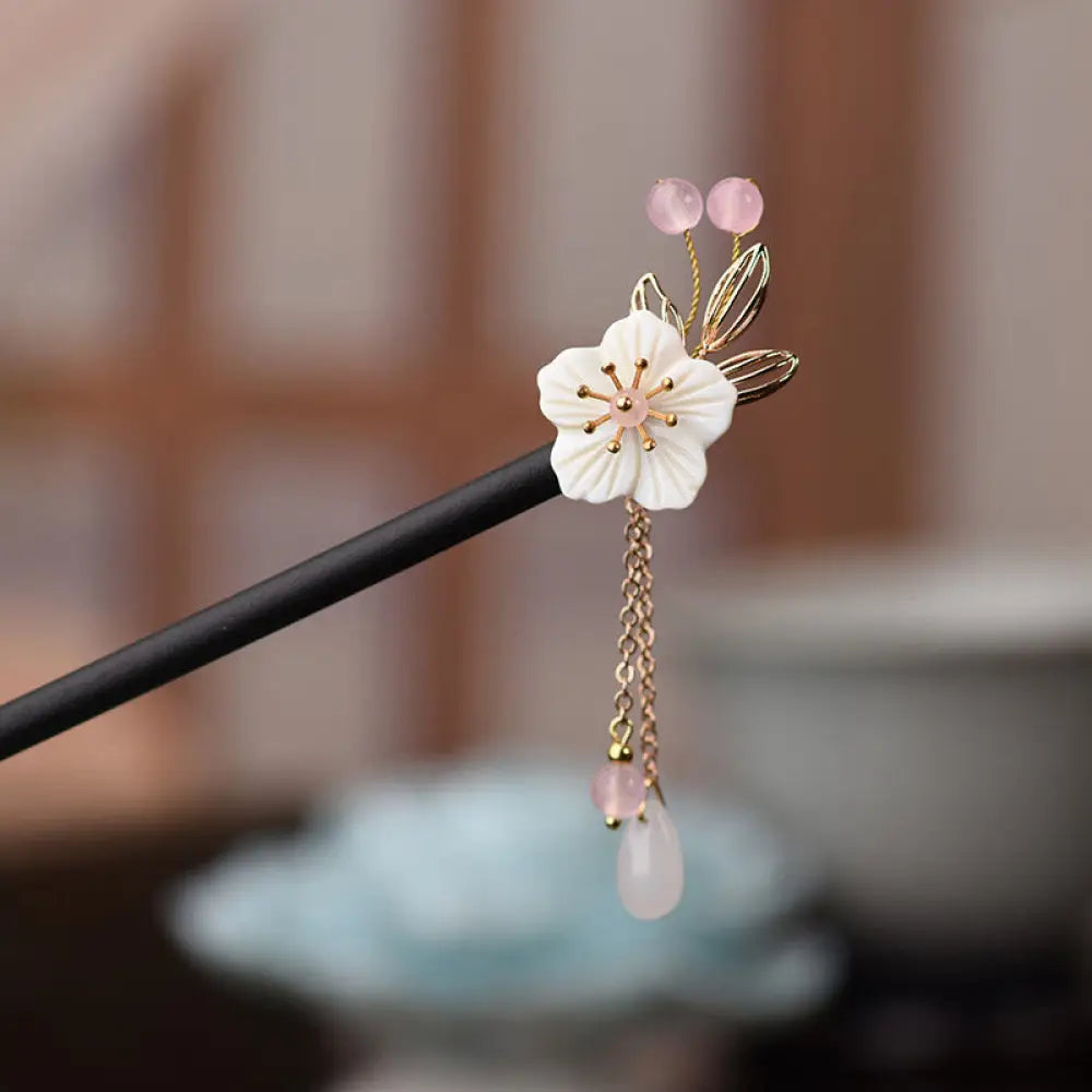 BWOOOH Classical Chinese Style Bauhinia Tassel Wood Hairp