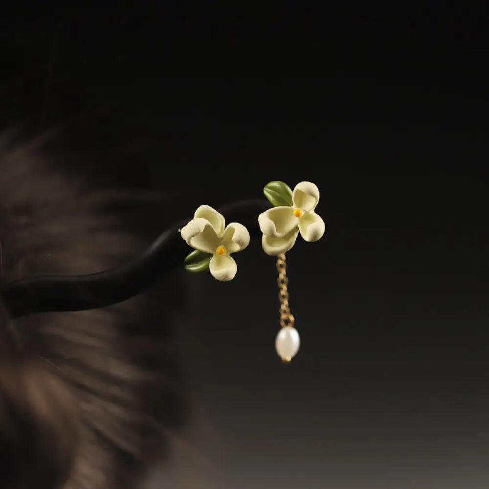 BWOOOH Ebony Gardenia Tassel Courage Hairpin