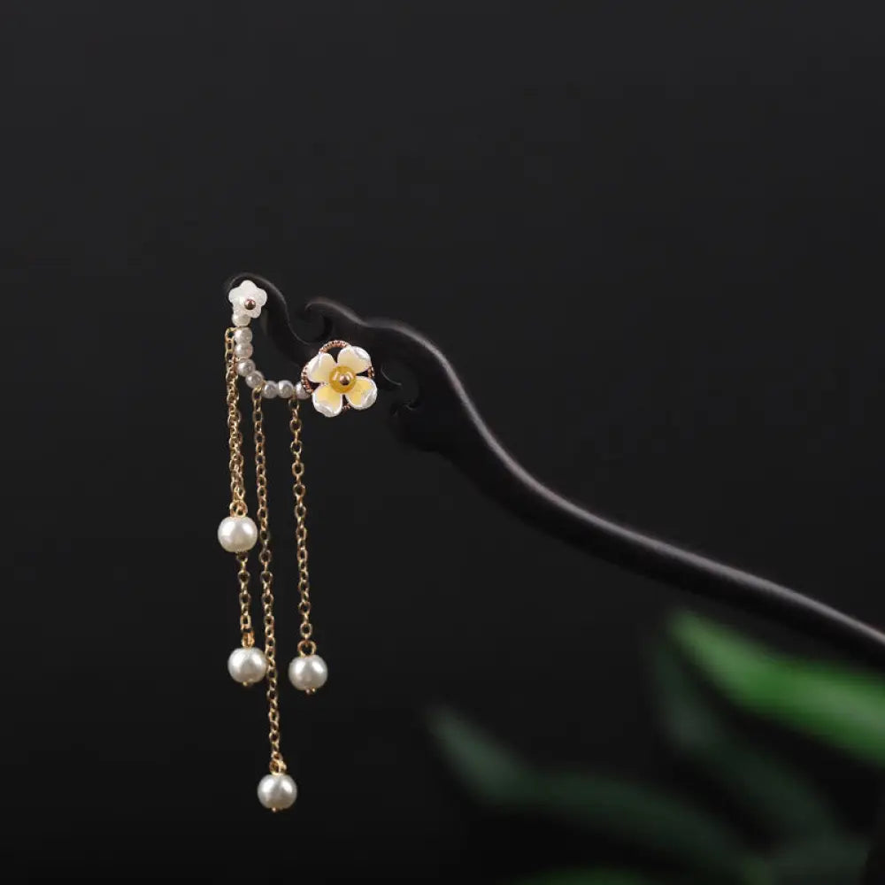 BWOOOH Ebony Shell Flower Pearl Tassel Blessing Hairpin