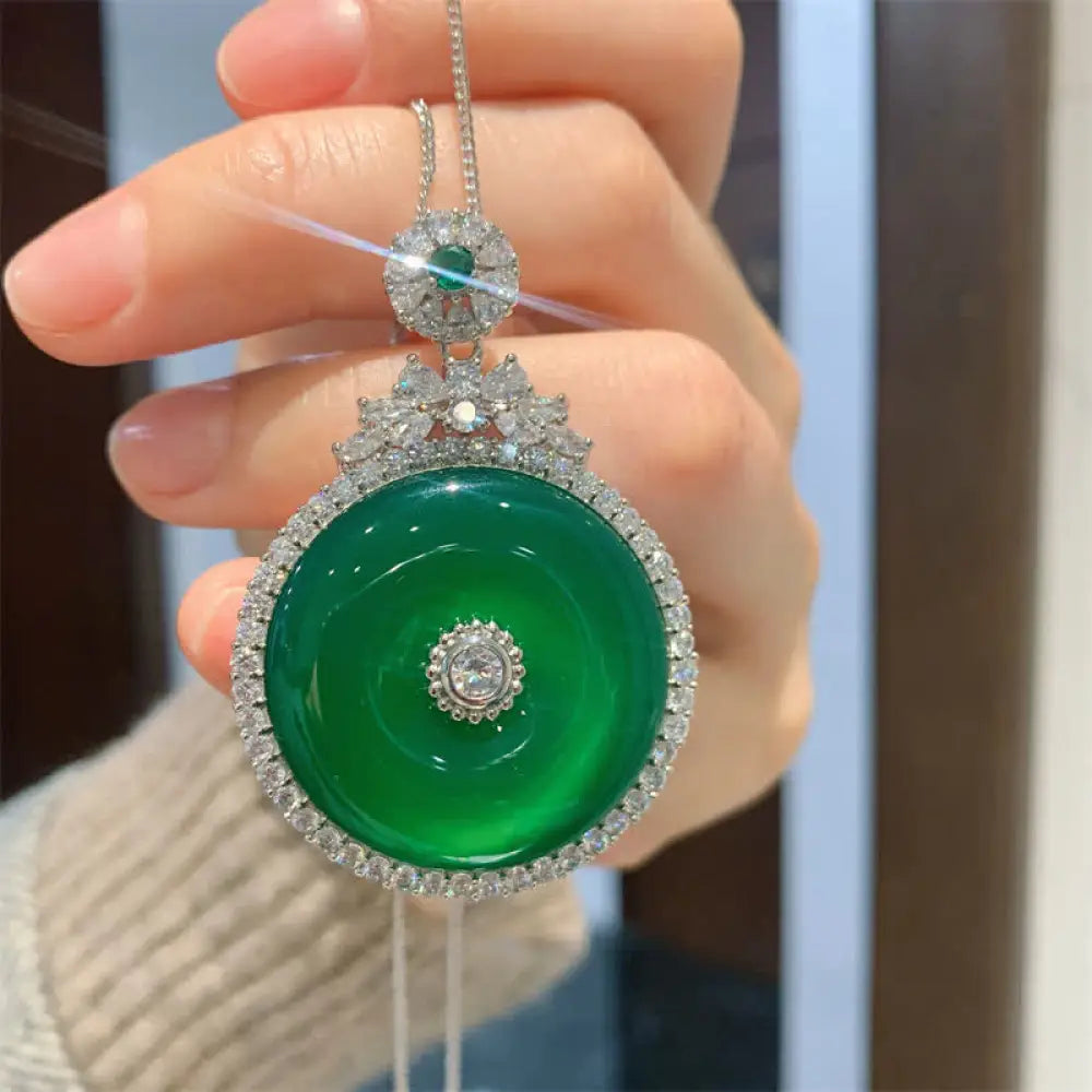 BWOOOH green chalcedony round peace buckle strength necklace pendant