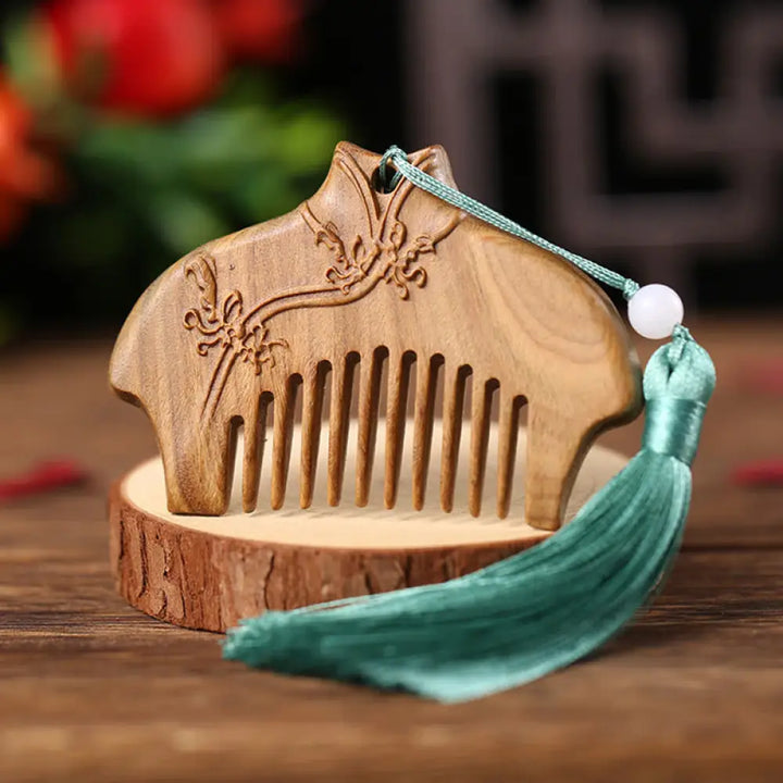 Buddha Stones Green Sandalwood Fox Peony Flower Lotus Engraved Cure Tassel Comb - Cheongsam Green Sandalwood - Comb