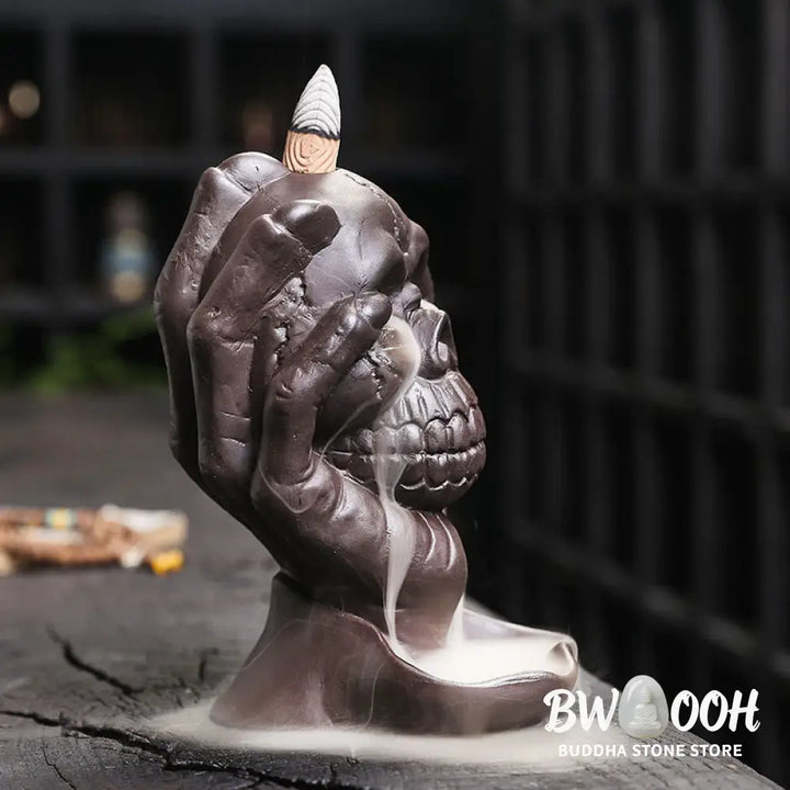 BWOOOH ceramic incense burner - Halloween Skull With Ghost Hand Pur