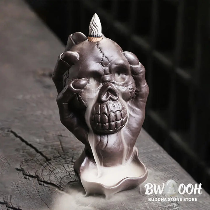 BWOOOH ceramic incense burner - Halloween Skull With Ghost Hand Pur