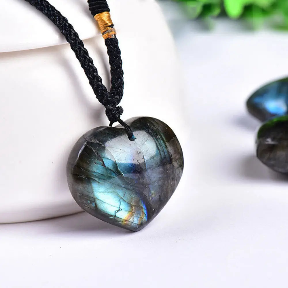 BWOOOH labradorite love heart support necklace pendant with iridescent gemstone