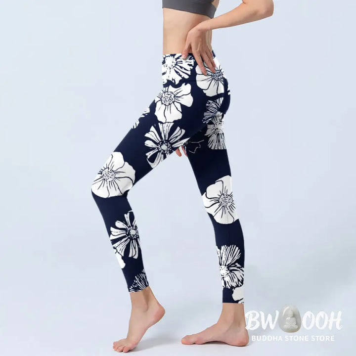 BWOOOH printed yoga leggings - Large White Petals Plants Pattern Print 