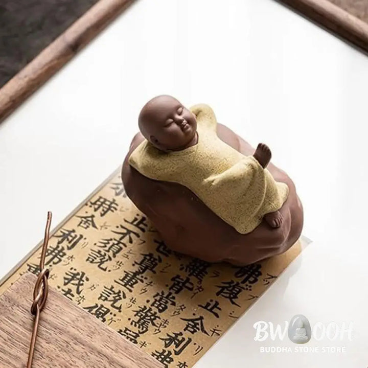 BWOOOH handcrafted Buddha statue - Looking Up Resting Monk Ceramic Sta