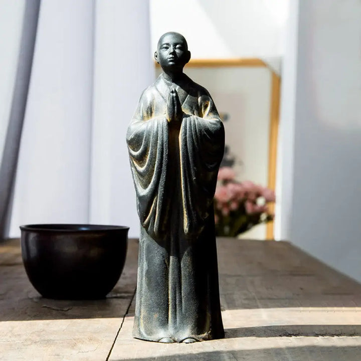 BWOOOH resin Buddha statue - Meditating Praying Monk Iron Powder