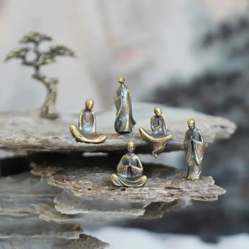 BWOOOH Mini Meditation Buddha Metal Monk Serenity Home Decoration - Mini 5 Buddha Statues + Pine Tree