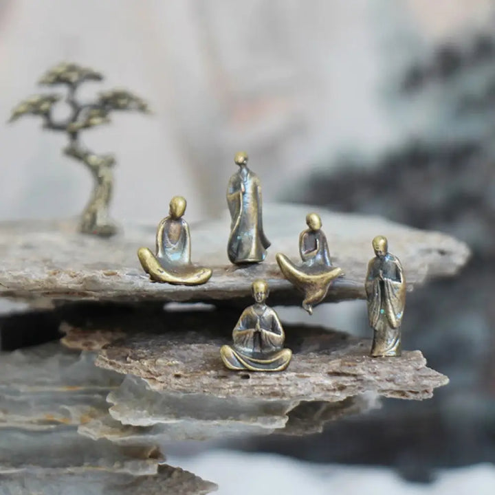 BWOOOH Mini Meditation Buddha Metal Monk Serenity Home Decoration - Mini 5 Buddha Statues + Pine Tree