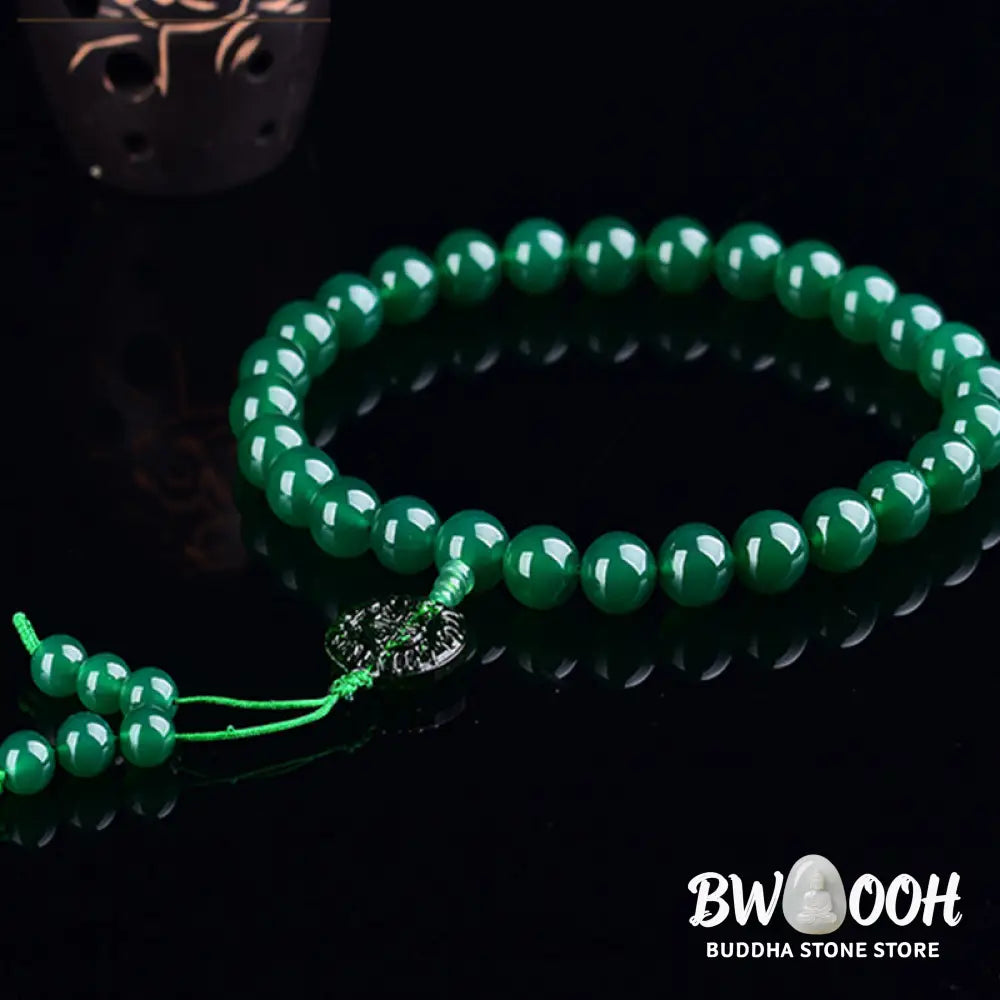 BWOOOH Natural Green Agate Wrist Mala with polished 12mm/14mm beads on elastic string, symbolizing courage and success. Manifestation Pocket Mala suitable for wrist (15-20cm) or car decoration, emitting positive energy and spiritual balance. - View 5