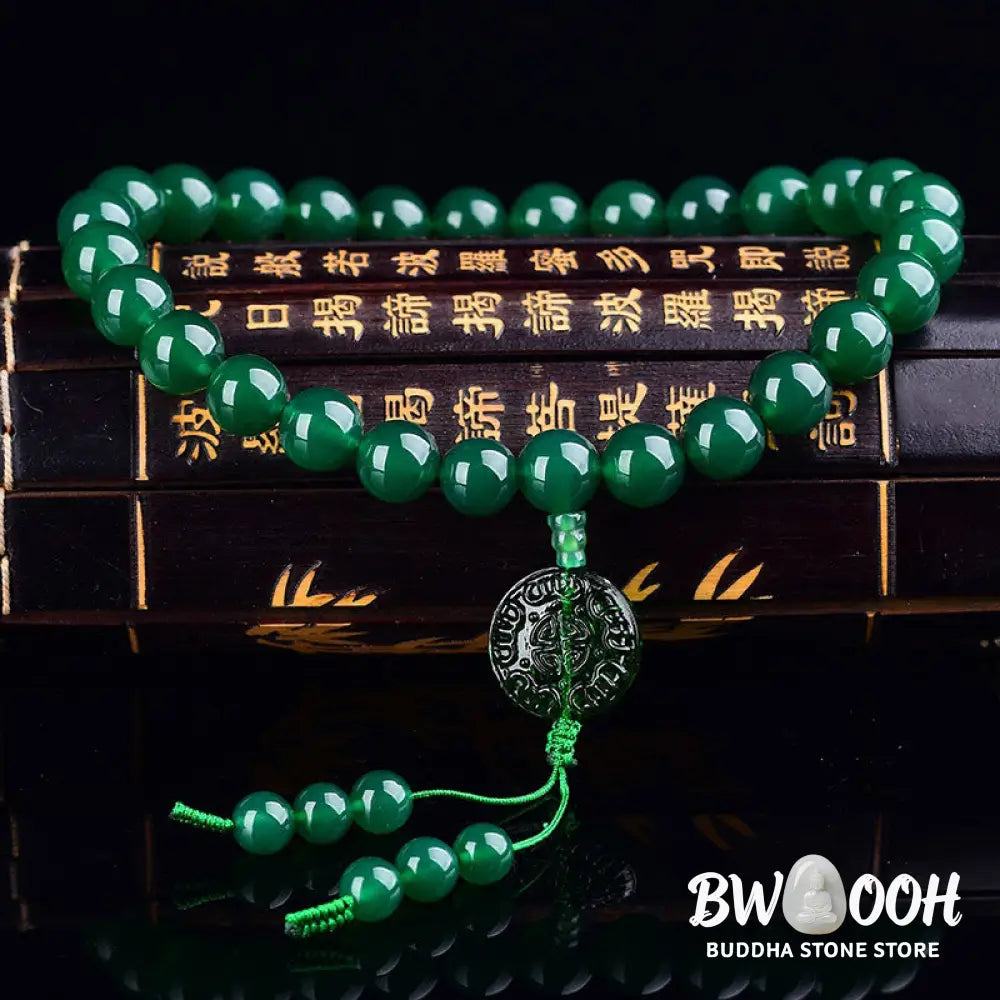 BWOOOH Natural Green Agate Wrist Mala with polished 12mm/14mm beads on elastic string, symbolizing courage and success. Manifestation Pocket Mala suitable for wrist (15-20cm) or car decoration, emitting positive energy and spiritual balance. - View 3