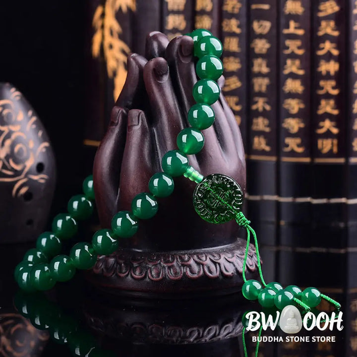 BWOOOH Natural Green Agate Wrist Mala with polished 12mm/14mm beads on elastic string, symbolizing courage and success. Manifestation Pocket Mala suitable for wrist (15-20cm) or car decoration, emitting positive energy and spiritual balance. - View 2