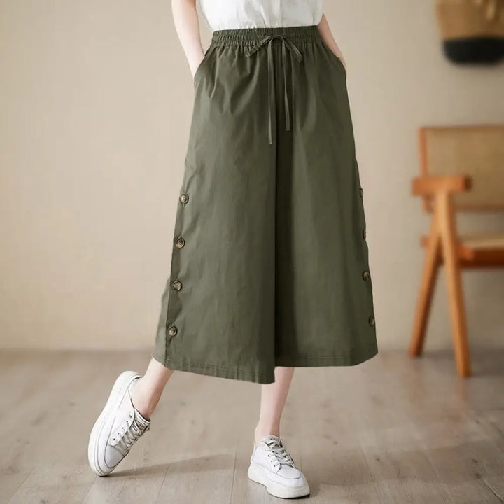 Buddha Stones Plain Buttoned Side Design Capri Cropped Women&