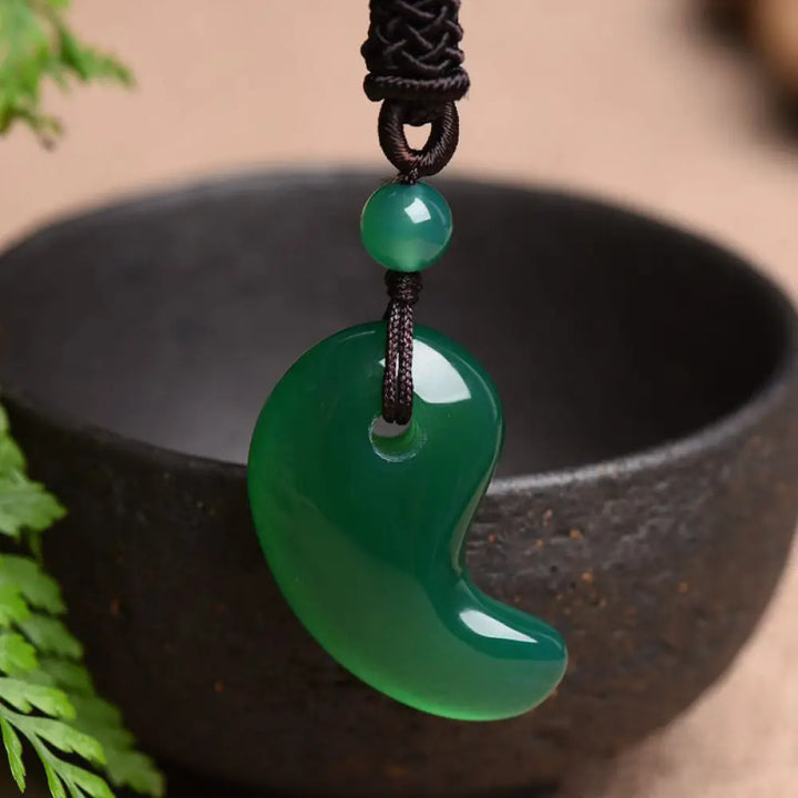 Buddha Stones Red Agate Green Agate Moon Pattern Confidence Calm Necklace - BWOOOH - Green Agate - Necklaces &amp; Pendants