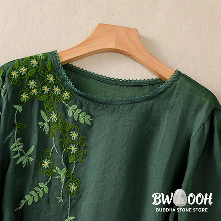 Buddha Stones Retro Embroidery Floral Pattern Short Sleeve Crew Neck Women’s Shirt - Women’s T-Shirts