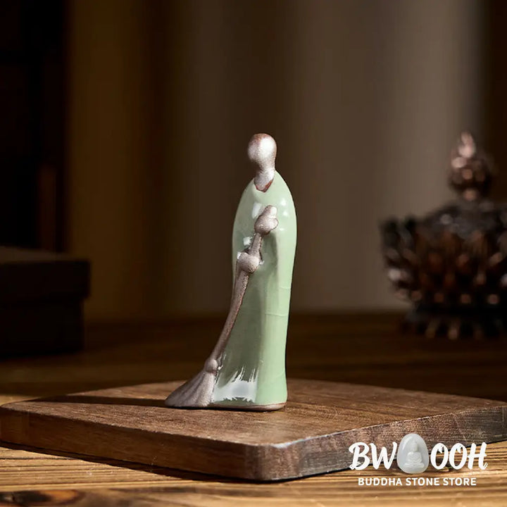 BWOOOH handcrafted Buddha statue - Small Formless Buddha Sweeping Monk