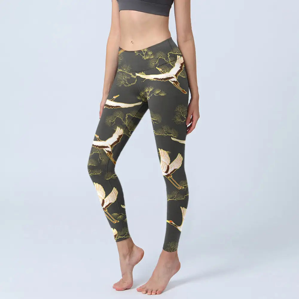 BWOOOH printed yoga leggings - Soaring Crane Pine Tree Pattern Print Gy
