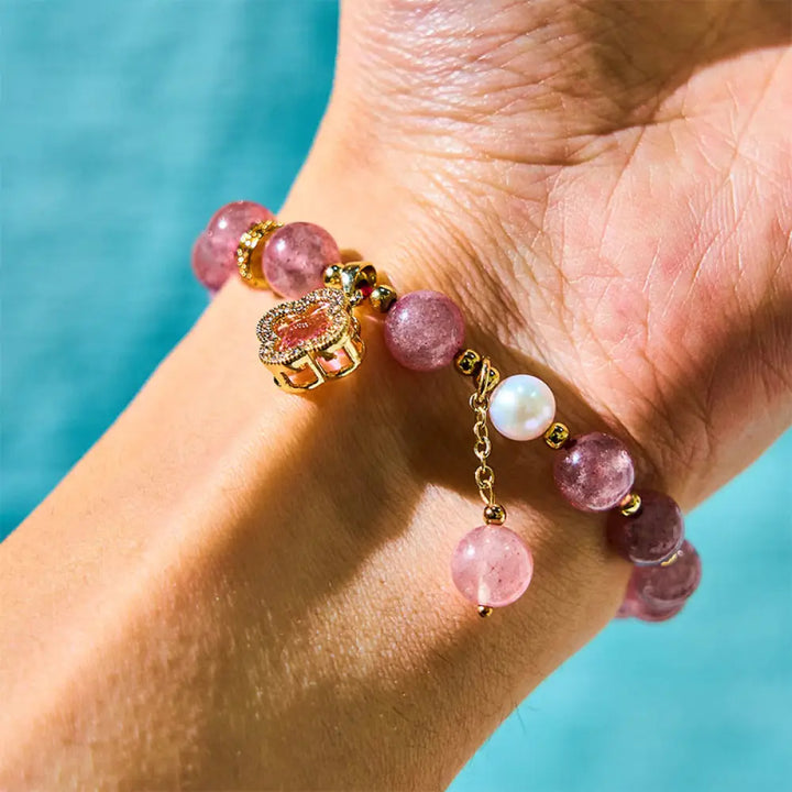 BWOOOH Strawberry Quartz Pearl Four Leaf Clover Charm Healing Bracelet — Strawberry Quartz crystal healing bracelet for sp...