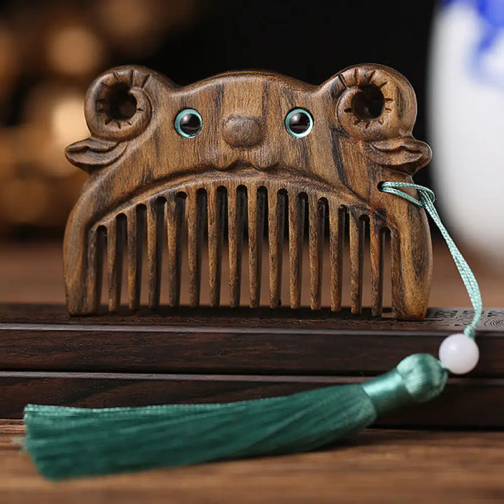 Chinese Zodiac Green Sandalwood Peace Mini Portable Comb - Chacate Preto Wood / Goat - Comb