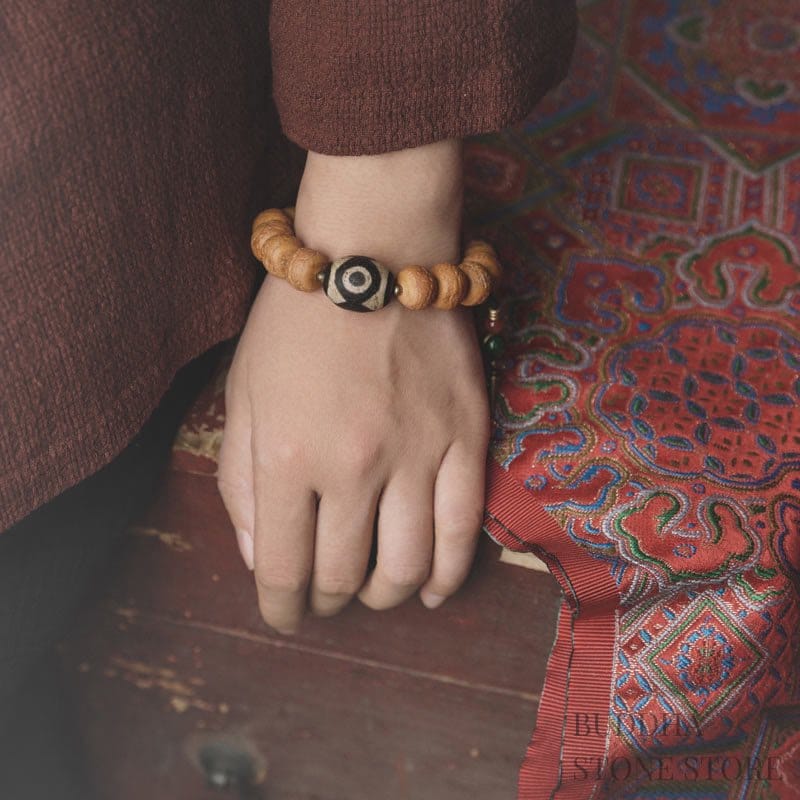 BWOOOH Tibet Bodhi Seed Dzi Bead Peace Charm Wrist Mala Bracelet