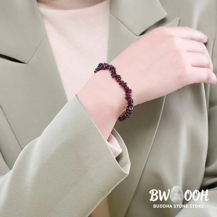 Natural Irregular Shape Crystal Stone Warmth Soothing Bracelet - Bracelet